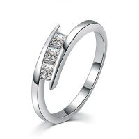 Exklusiv ring med glimrande kristallpärlor - Storlek 8
